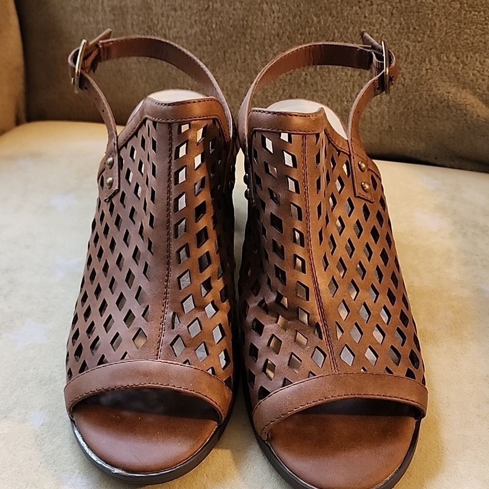 EASY STREET SANDALS Size 8.5
